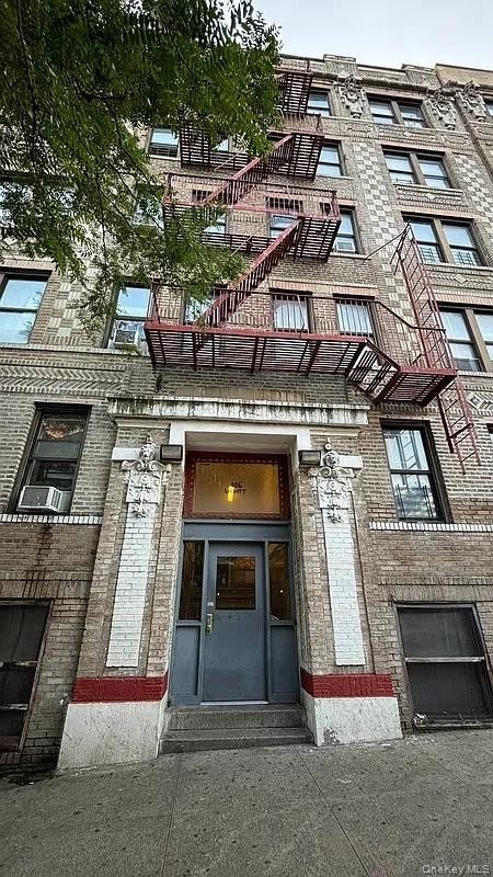 986 Leggett Avenue unit: 4D