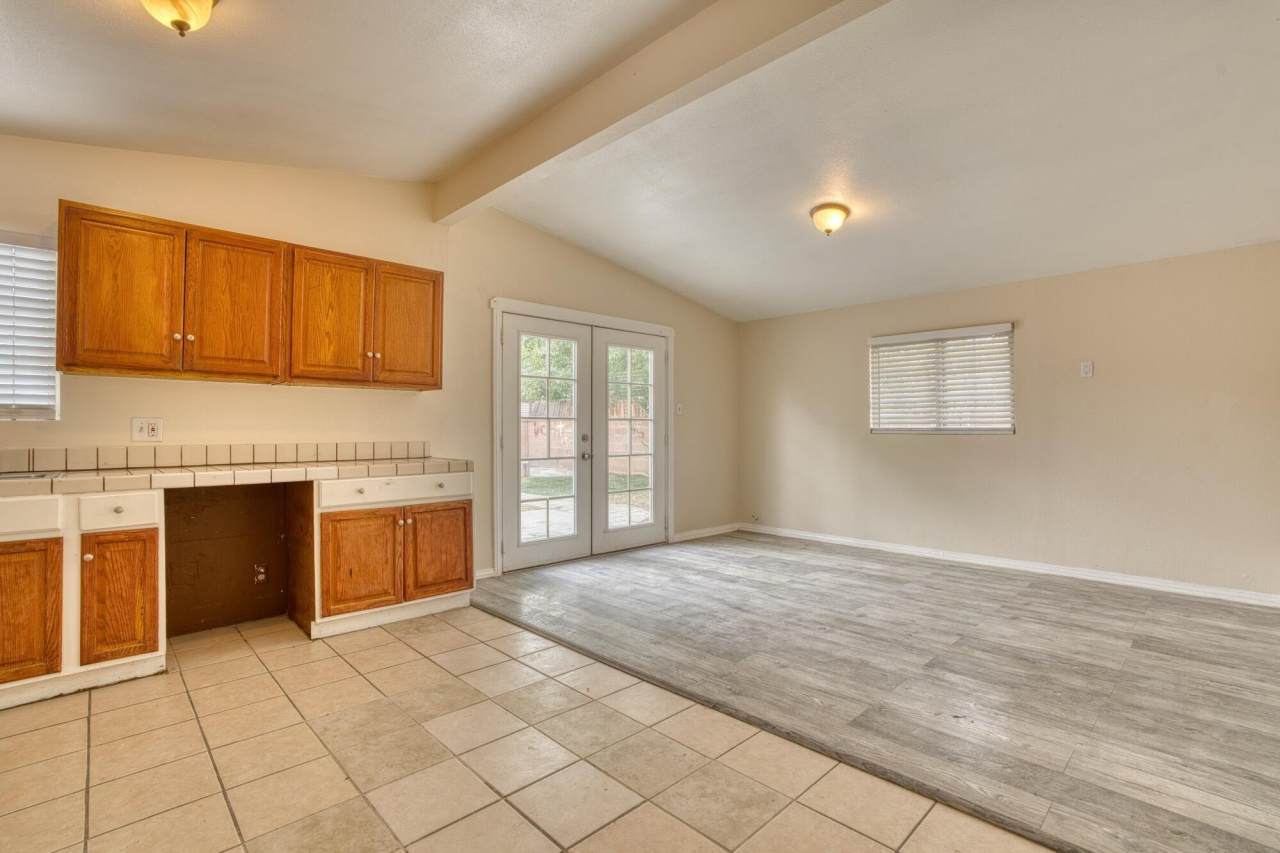 2047 W Lingard Street