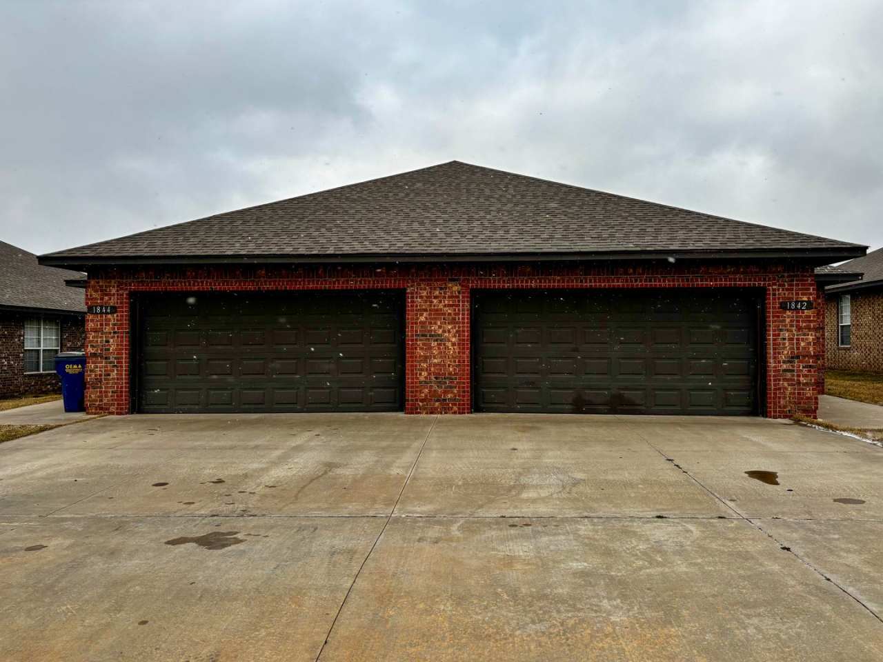 3br 2ba duplex with 2 car garage!!