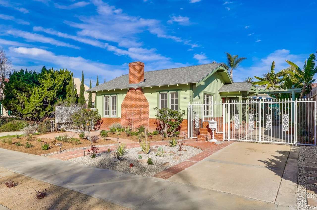 CHARMING AND SPACIOUS 3 BEDROOM / 2 BATHROOM HOME IN BELMONT HEIGHTS