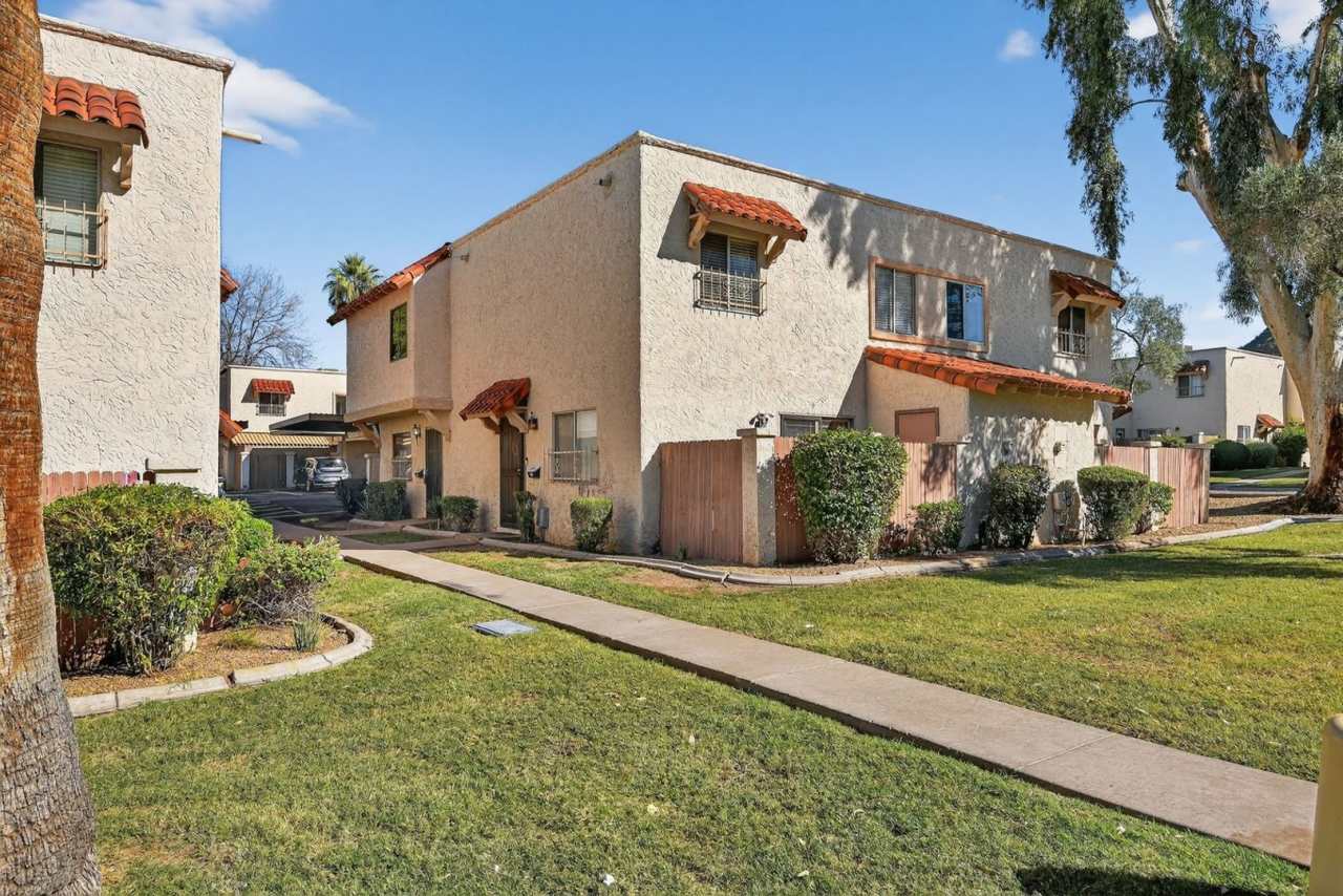 Charming 3BR Condo in Phoenix