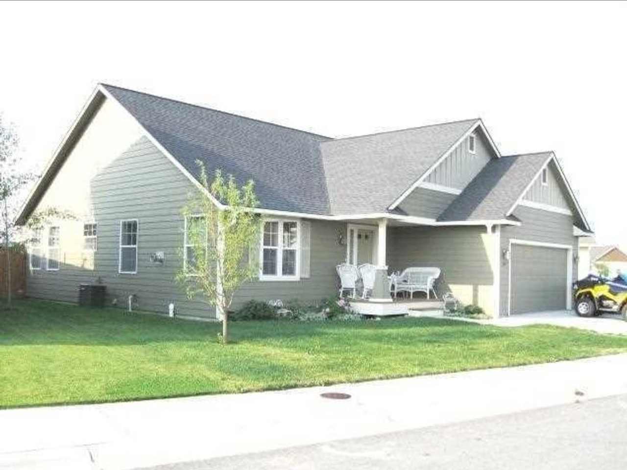 Beautiful 3 Bed, 2 Bath Home in a Fantastic Location!