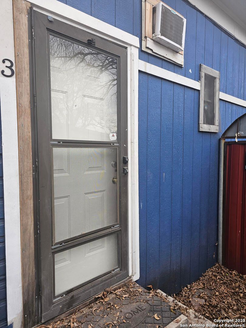 STUDIO APARTMENT NEAR DOWNTOWN!