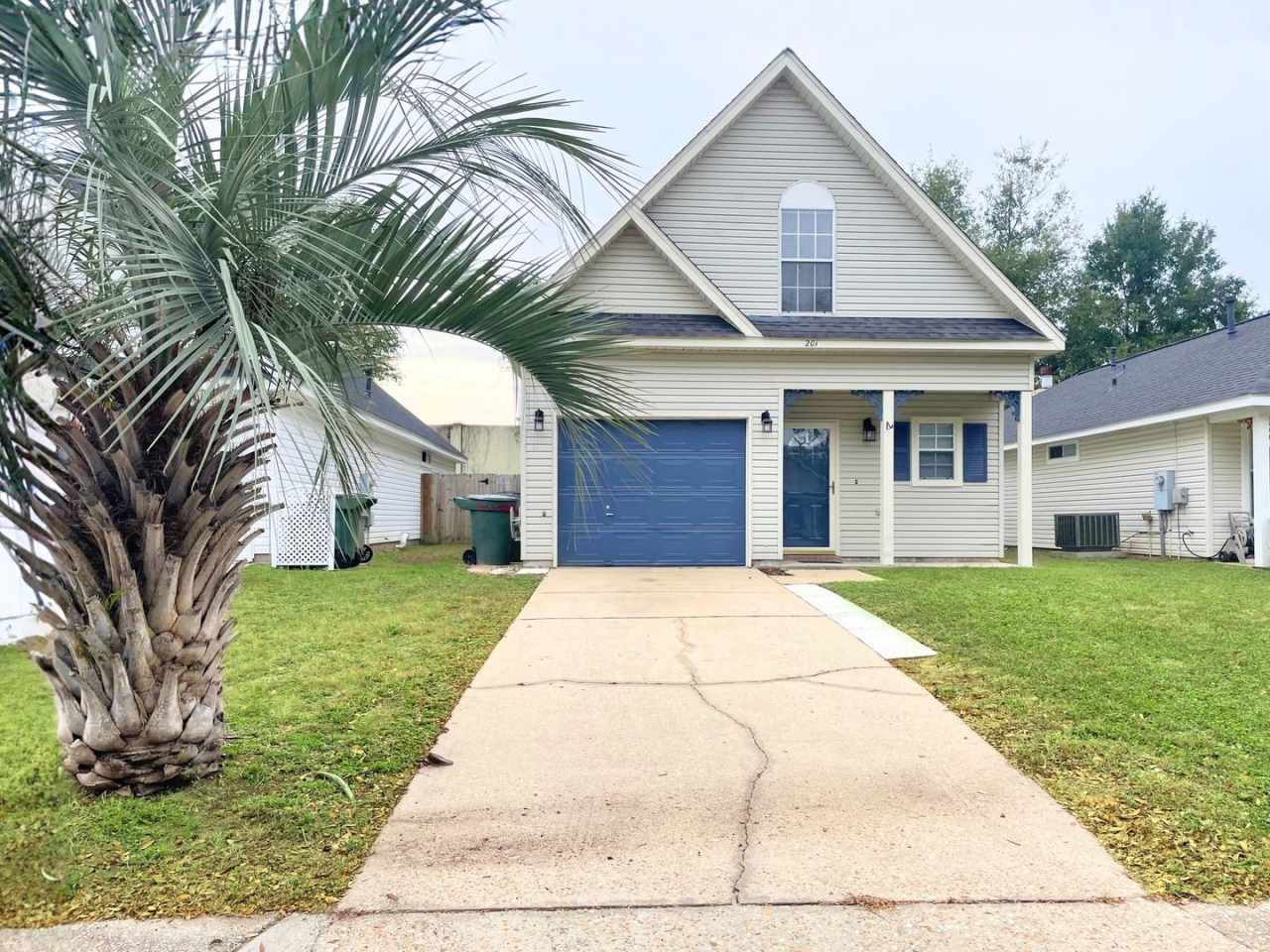 Introducing a Charming Home Retreat Located in the Heart of Pensacola