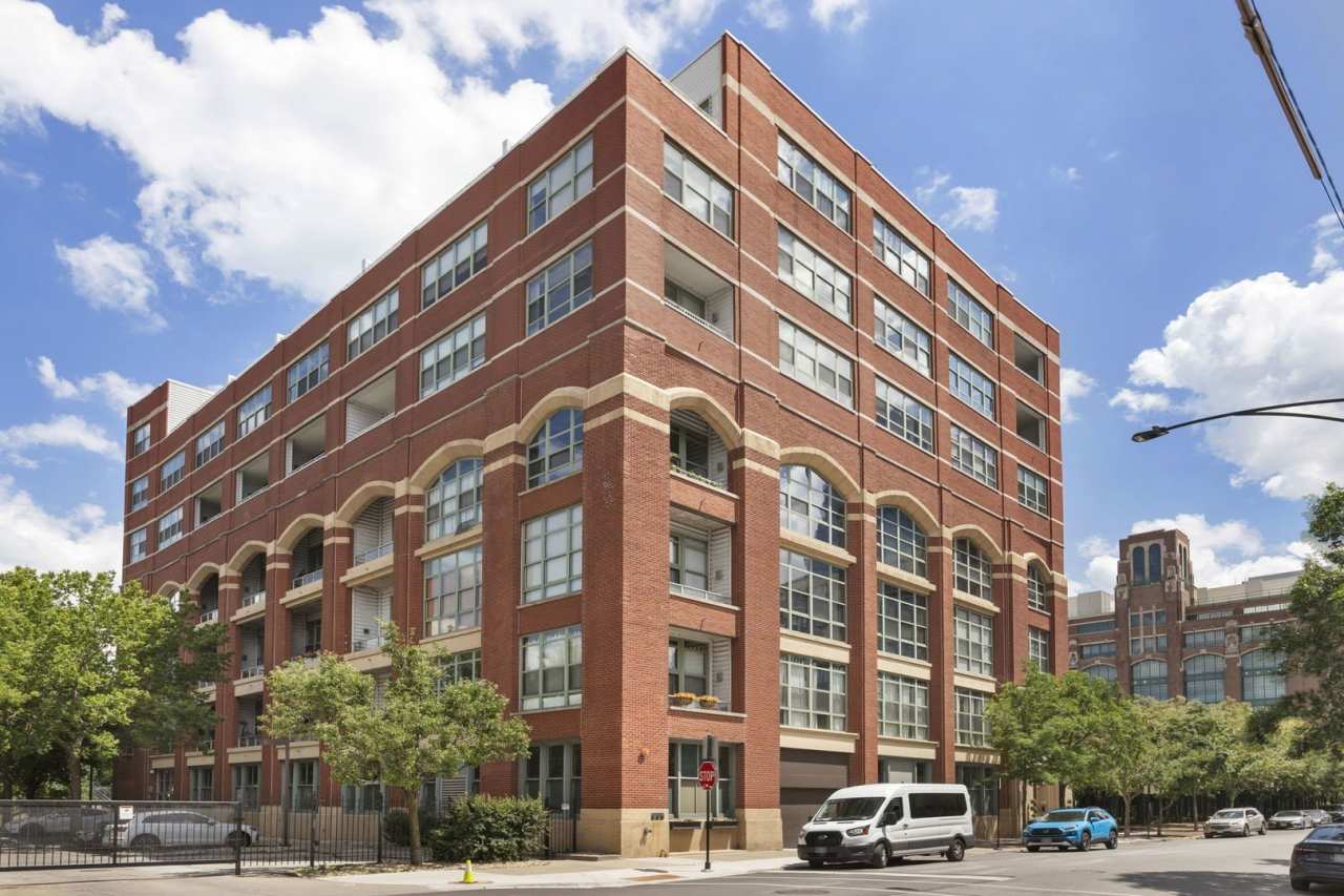 2001 S CALUMET Avenue