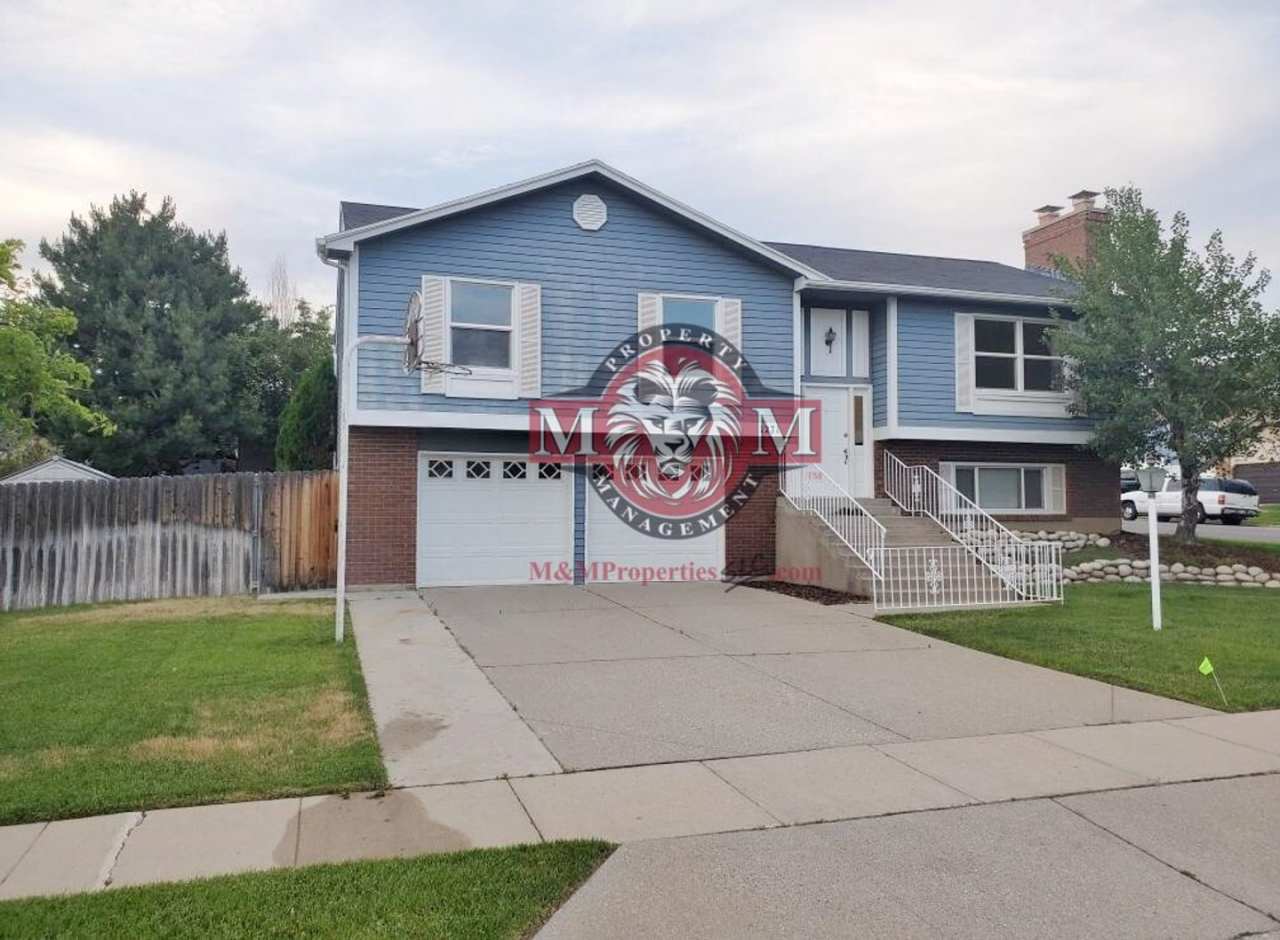 Remodeled 4 Bd 3 Ba Sandy Home