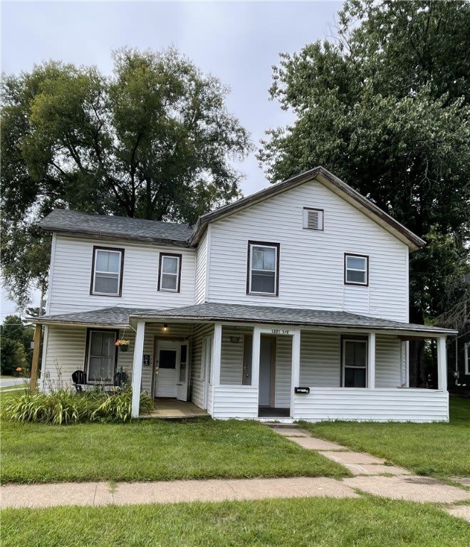 1221 1/2 7th Street E