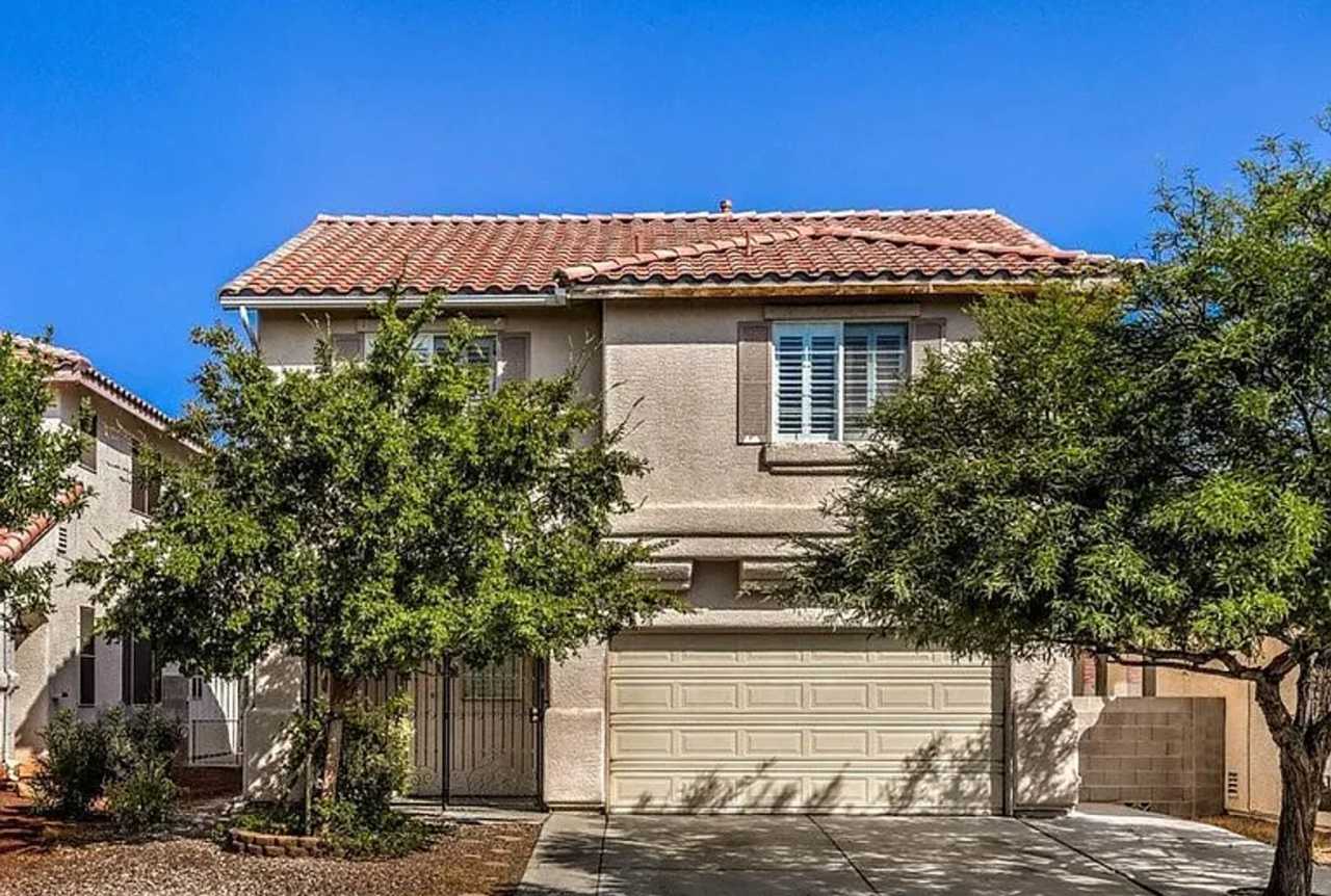 BEAUTIFUL 2 STORY 3 BEDROOM HOME IN LAS VEGAS