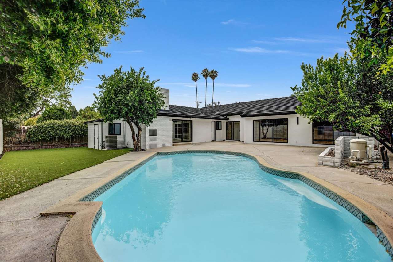 BEAUTIFULLY REMODELED, 5BD/4BA ENTERTAINER'S HOME W/ SPRAWLING OUTDOOR SPACE W/ POOL IN DESIRABLE NEIGHBORHOOD MINS TO EVERYTHING!