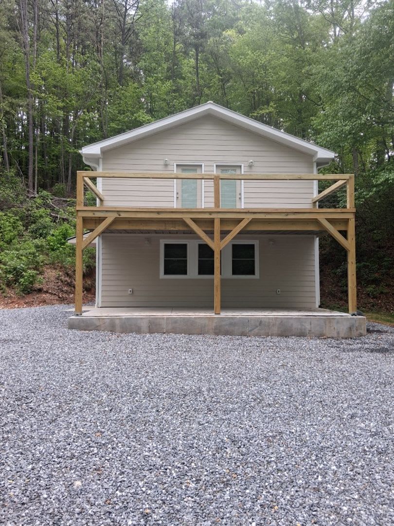 $1,800 - 2 Bedroom 2 Bathroom Newly Renovated Gorgeous Unfurnished Home Close to Downtown Sylva
