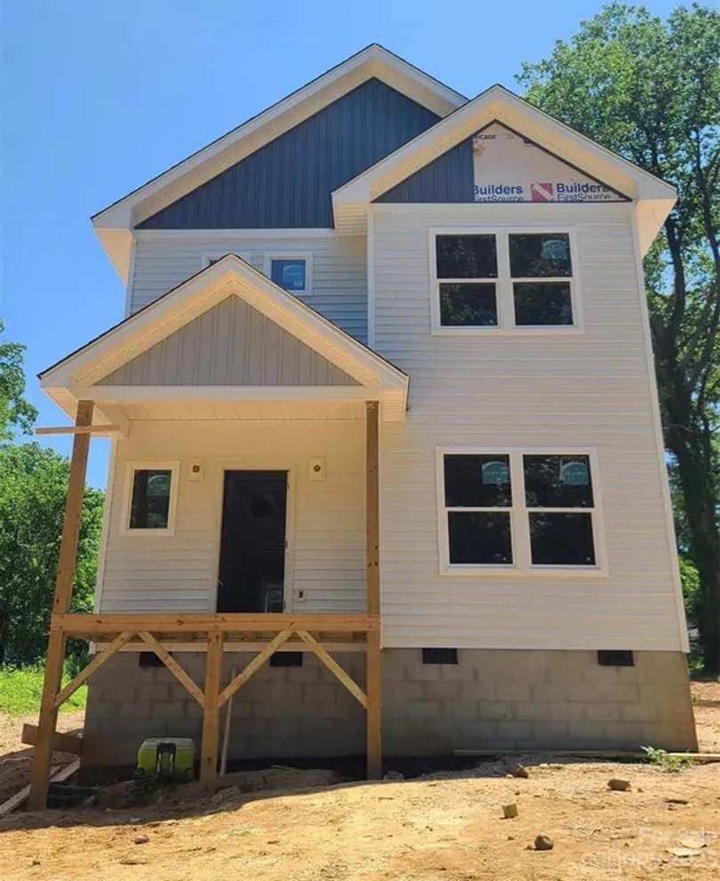 Room in 4 Bedroom Home at Peligreni St