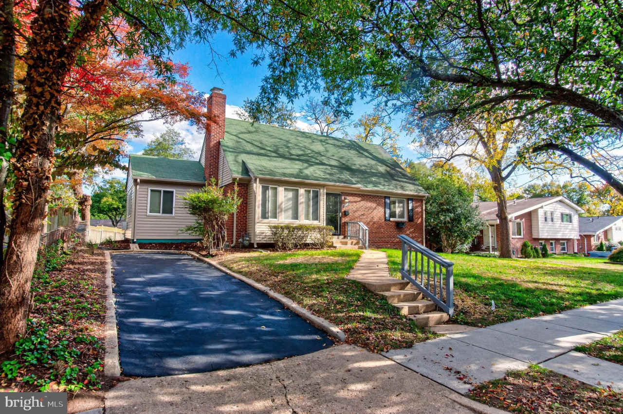 495 N PICKETT Street