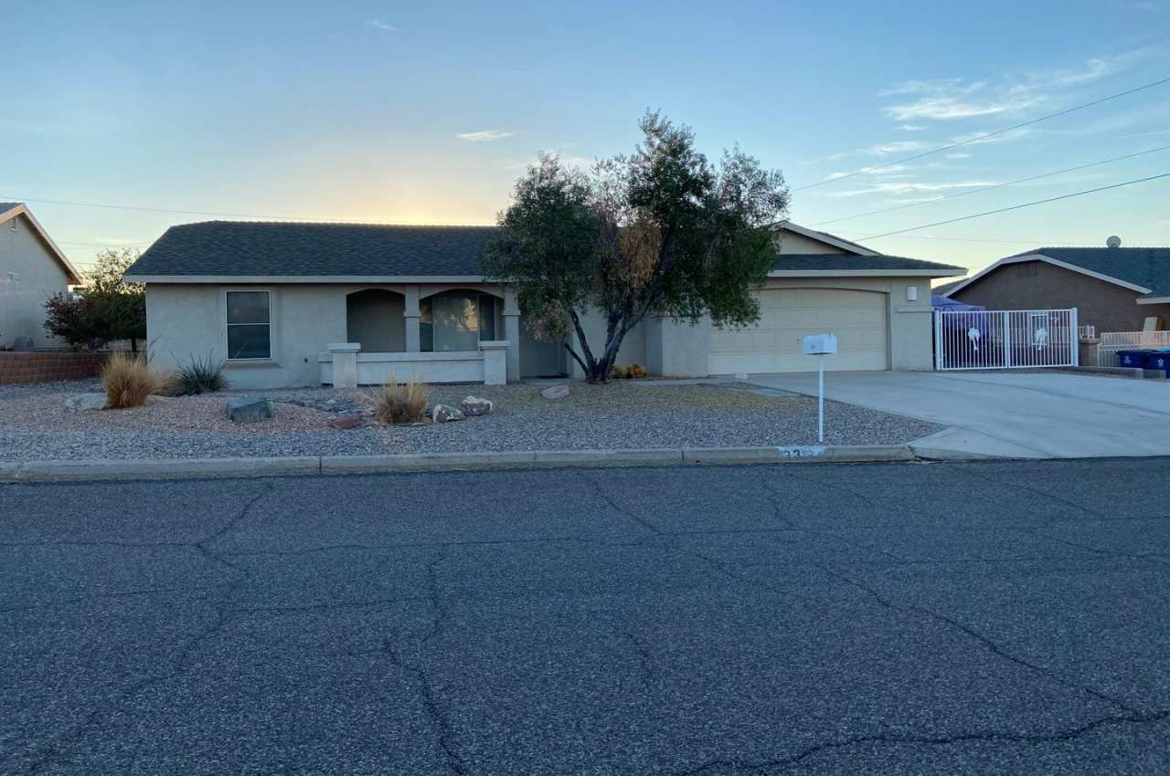 Longterm, unfurnished, Pool home