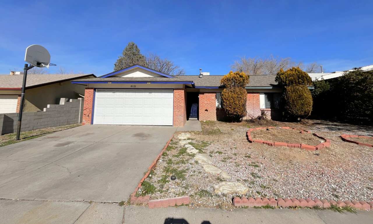 Cute Ranch Home In NE Albuquerque!