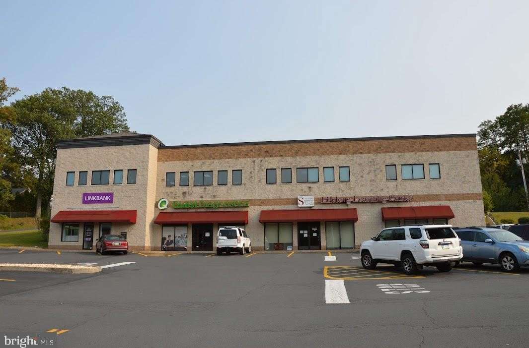 2221 W MARKET Street