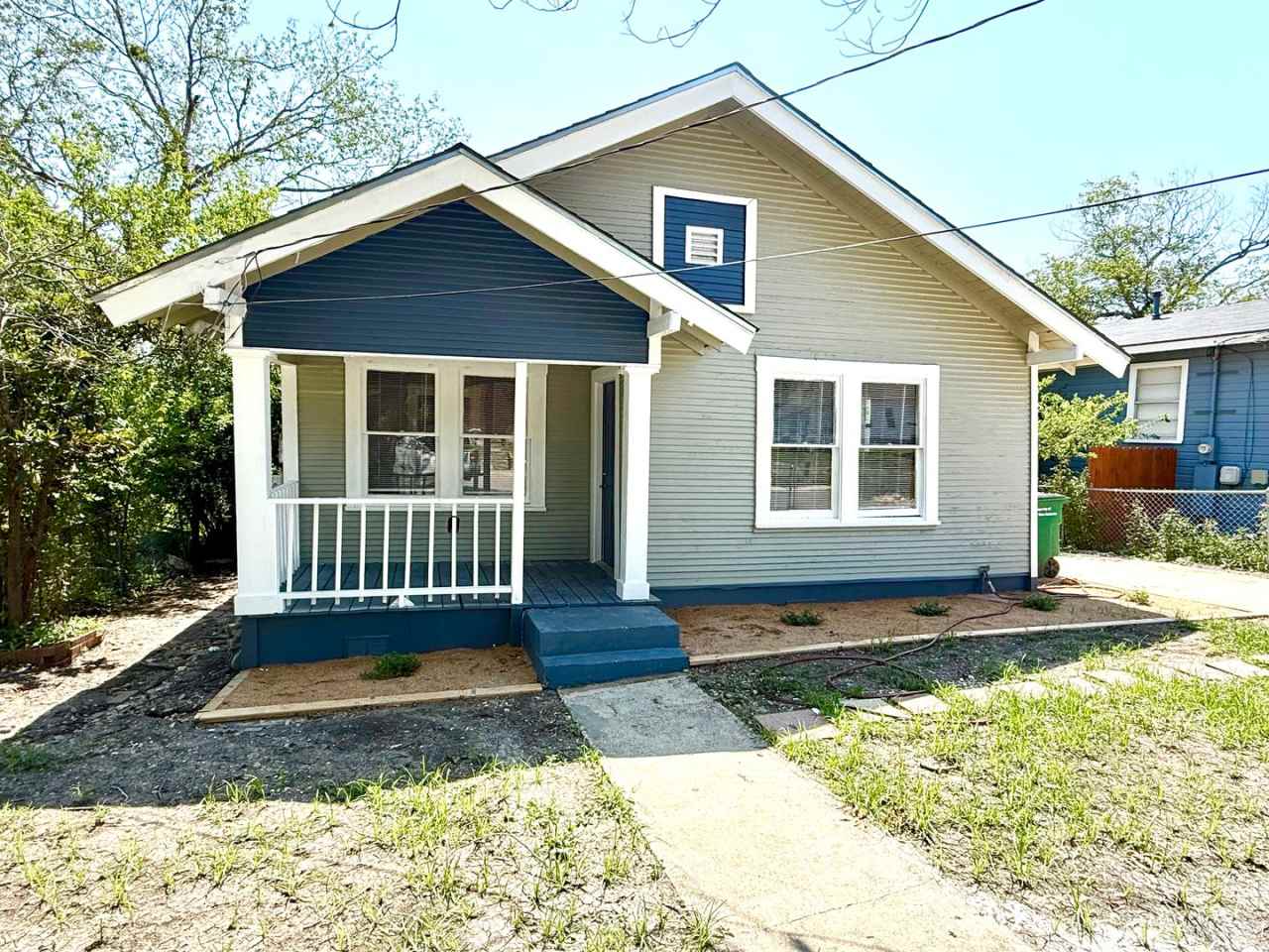 AVAILABLE NOW! Convenient 4 Bedroom / 1 Bath Home Near Downtown!