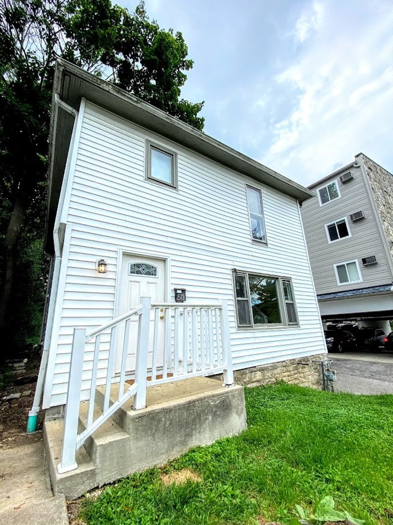 ***AVAILABLE AUGUST 2026*** 5 Bed 2 Bath House Downtown