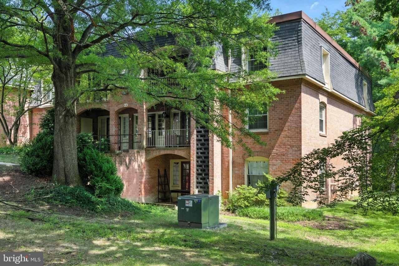 8110-D COLONY POINT ROAD