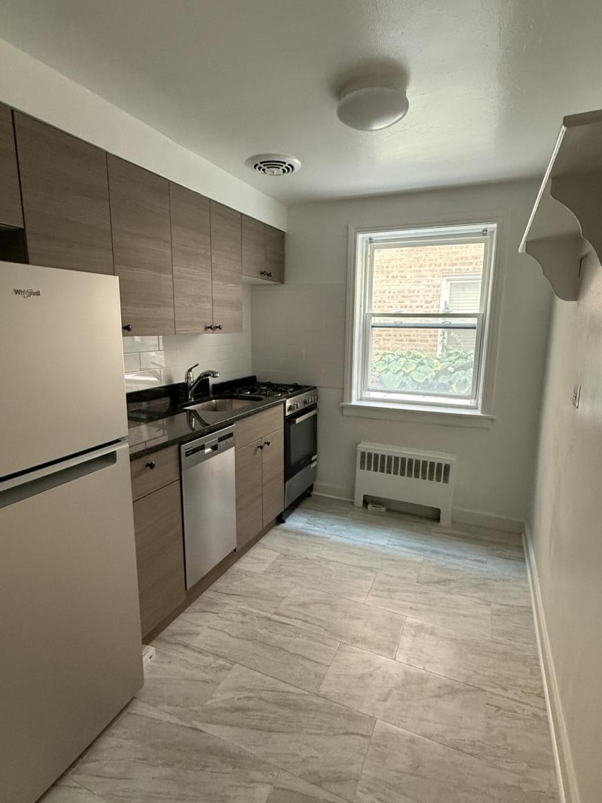 6715 North California