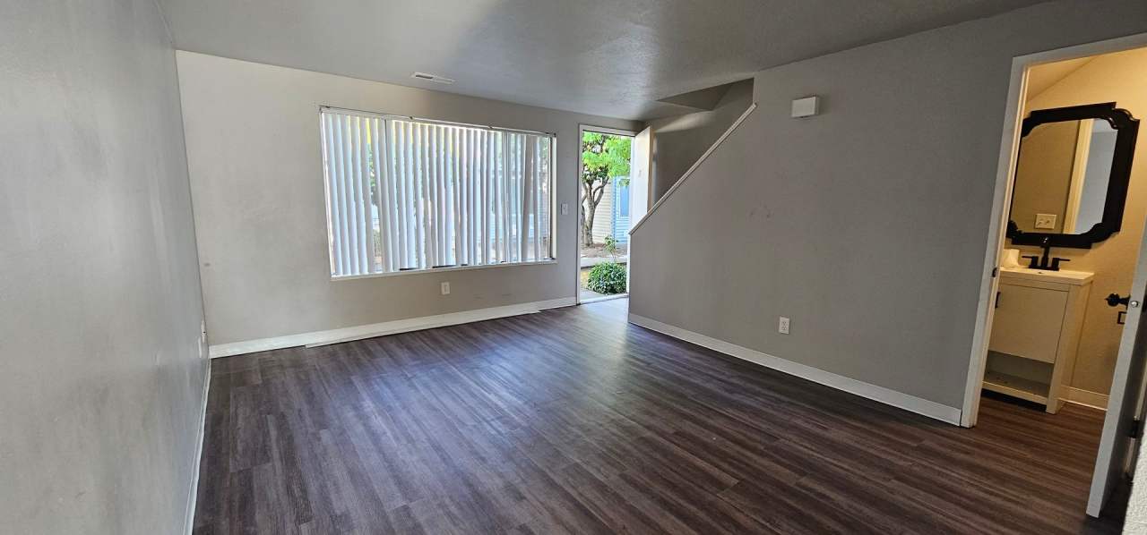 2 Bed, 1.5 Bath Town Home North Medford