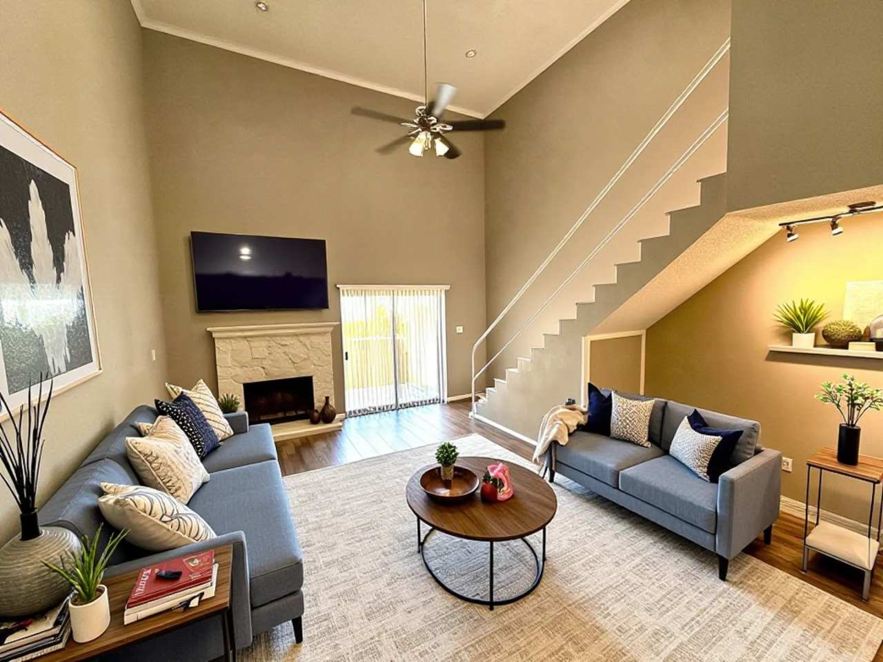 **MOVE-IN SPECIAL** MUST SEE! Charming Condominium in the Heart of the Medical Center