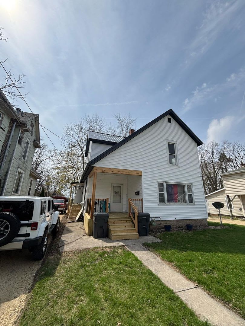 Wayne St W Duplex (931 and 931 1/2)