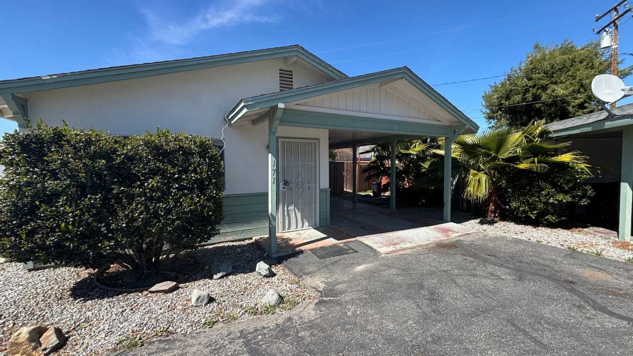 Cozy Cottage in Private Neighborhood!