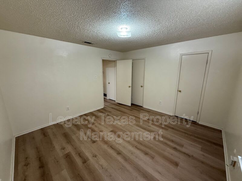 1700 Short ST - 1700 Short ST Unit B