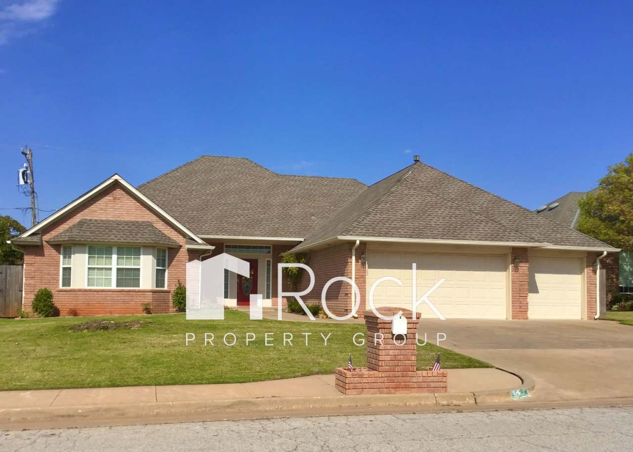 Need space? Take a look at this 4 Bedroom/4.5 Bathroom Home in SW Edmond! *HALF OFF 1st Month's Rent*