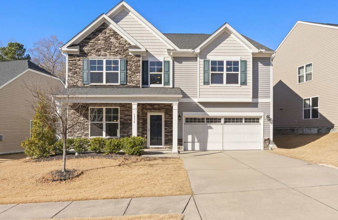 Available Now! 5 Bedroom, 3 Bath with Fenced In Backyard