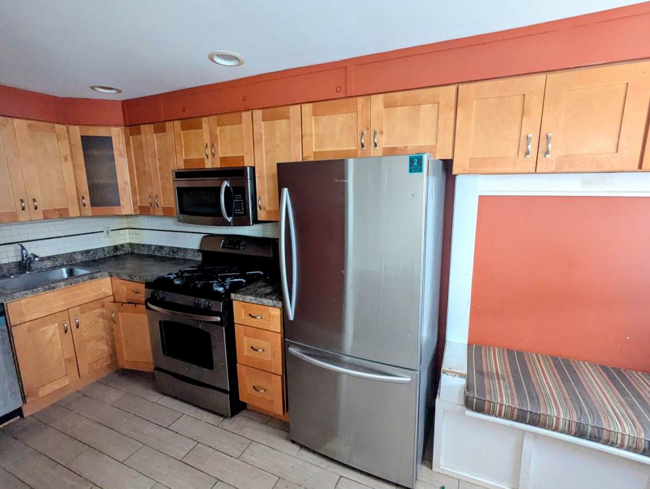 Spacious 3BR Home in Overbrook Park – Front Yard, Modern Kitchen, Washer and Dryer  Basement