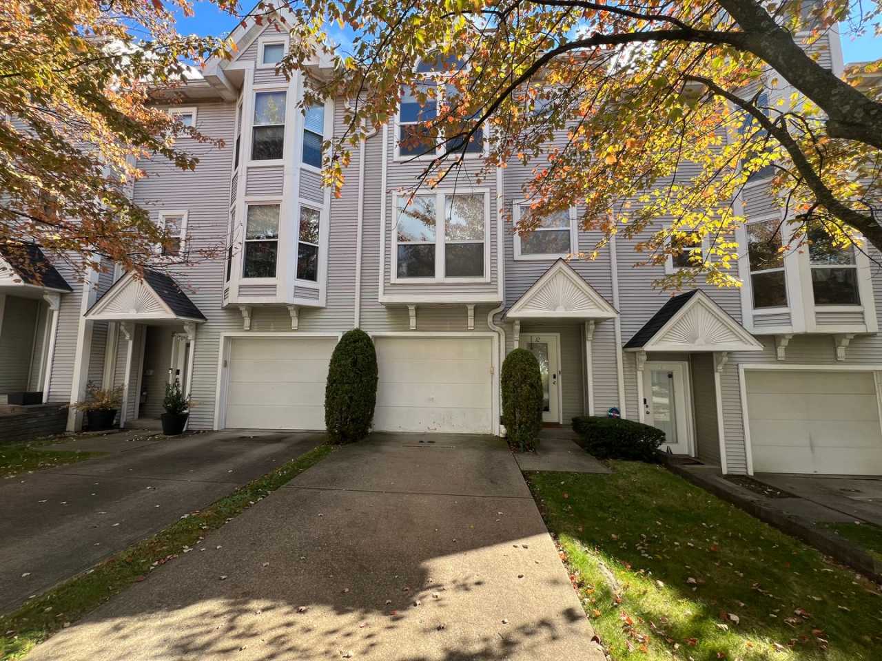 Beautiful 3 Bed/ 3 Bath Townhome in Private cul-de-sac in Shadyside!