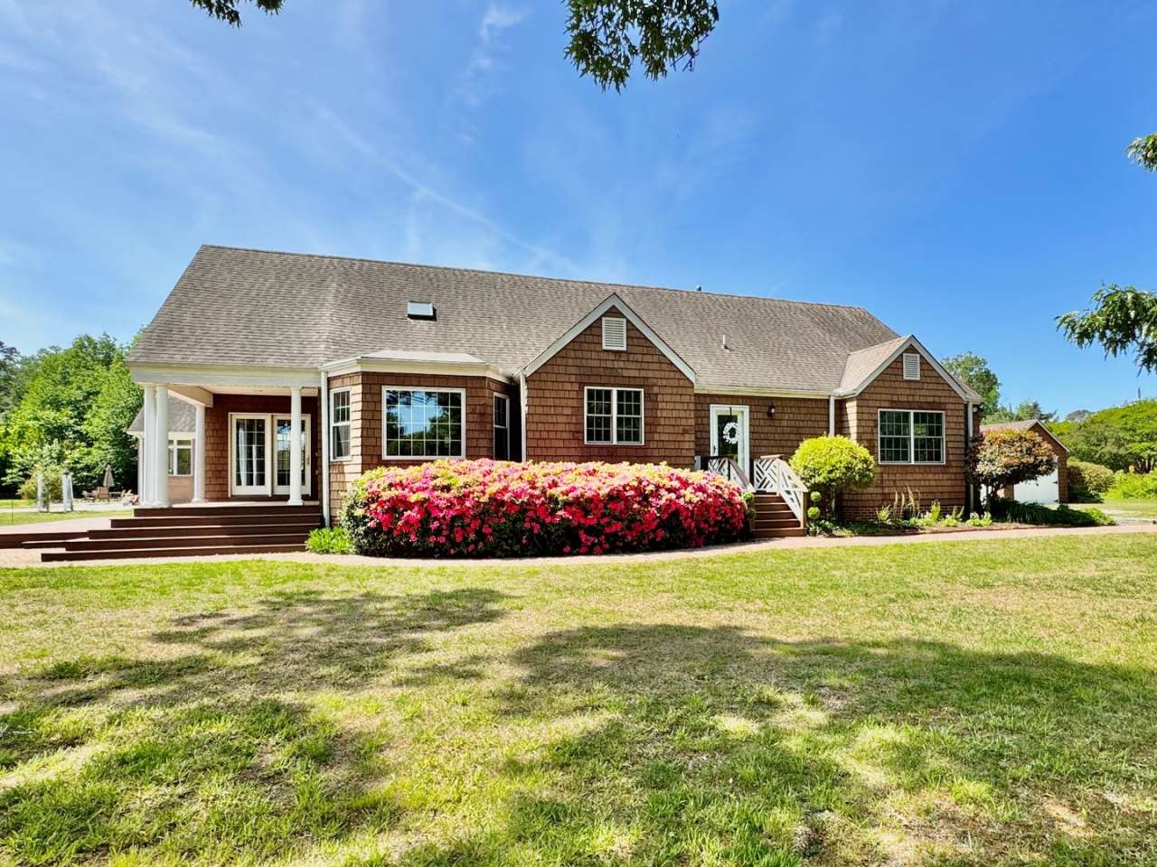 Waterfront Home on 1 Acre Treed Lot, 4/2 + (2) 1/2 Baths, Pet-Friendly, First-Time Rental, Great School Zones, Fresh Paint, Landscaping INCLUDED!