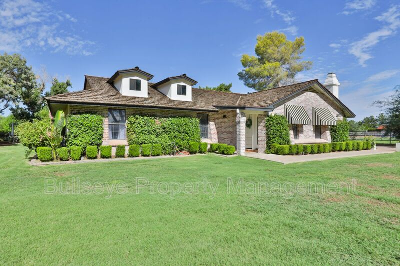 2672 E. Mesquite St.