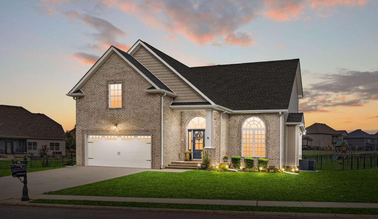 Pet Friendly Four Bedroom with Bonus!