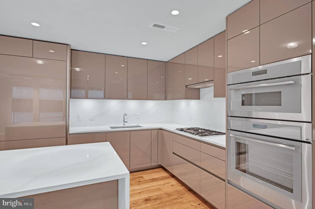 1781 N PIERCE Street unit: 604