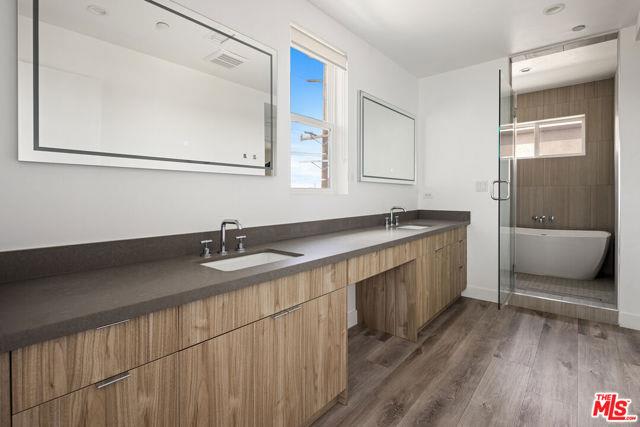 4916 1/2 South Centinela Avenue