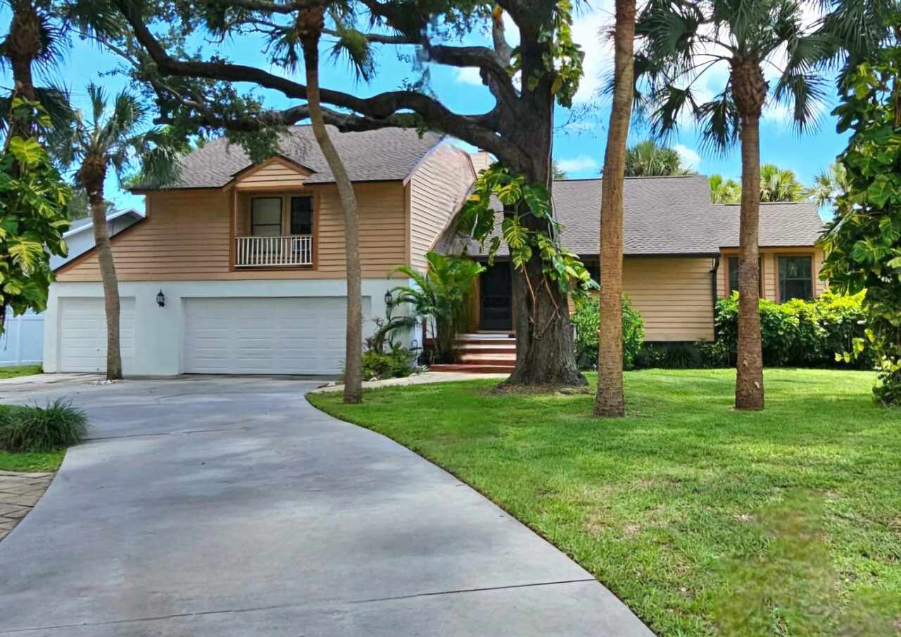 McGregor Woods Community with Natural Surrounding Charm. Close to Sanibel.
