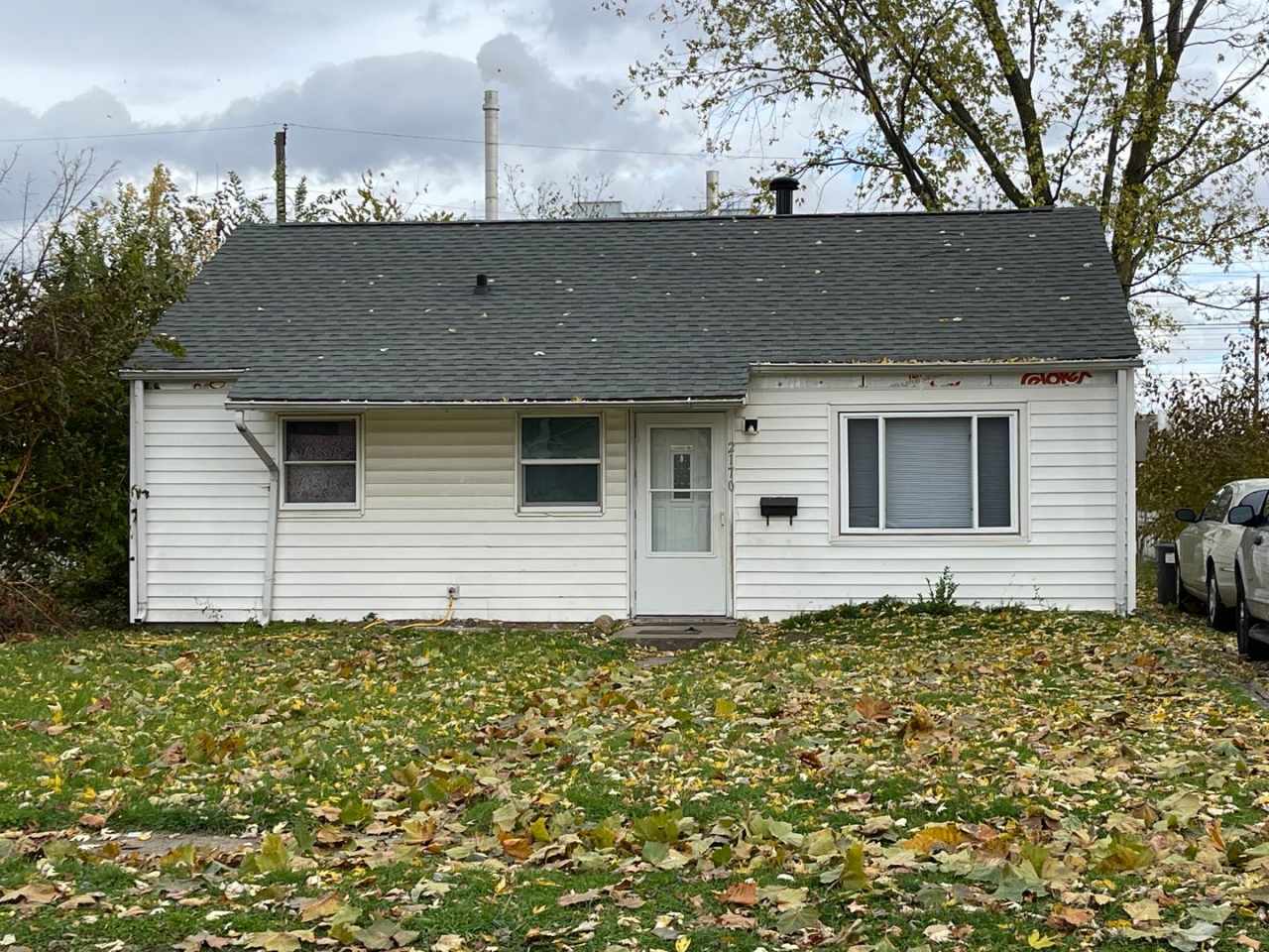 3 Bedroom House W/ fresh Flooring and Paint!