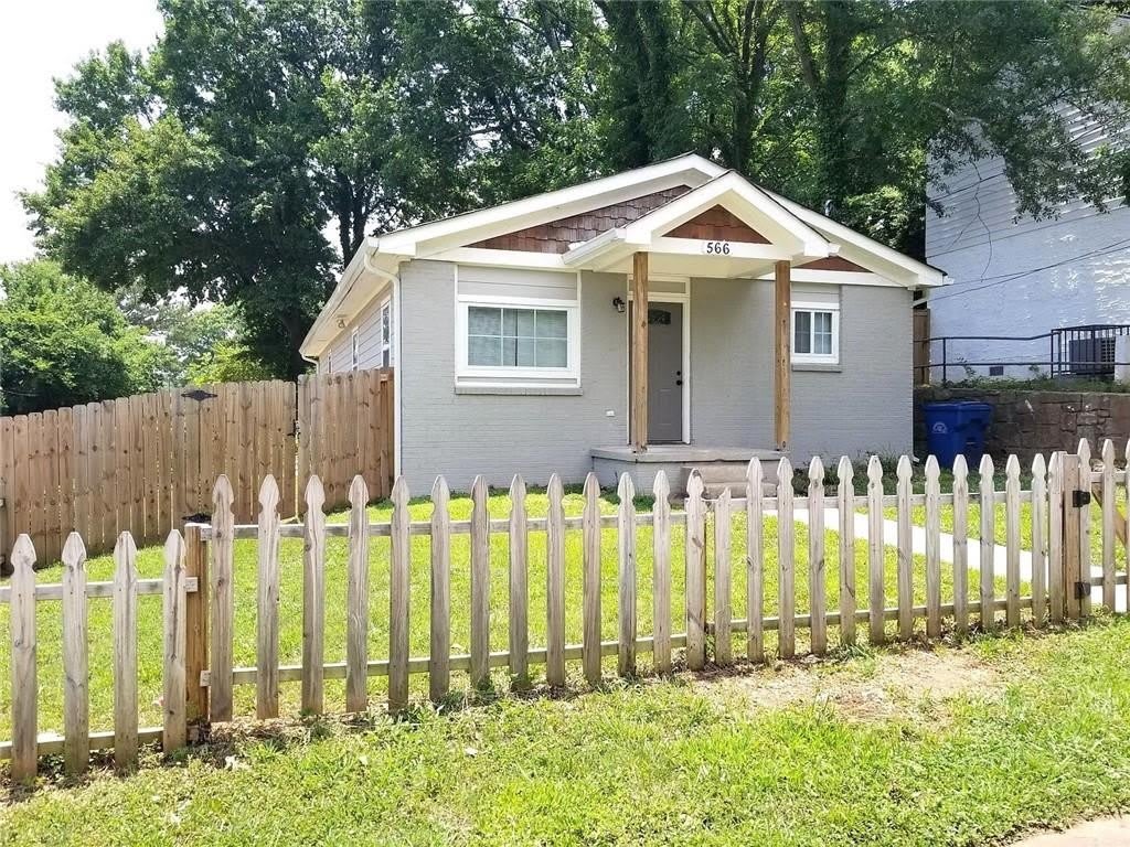 566 Rockwell Street SW