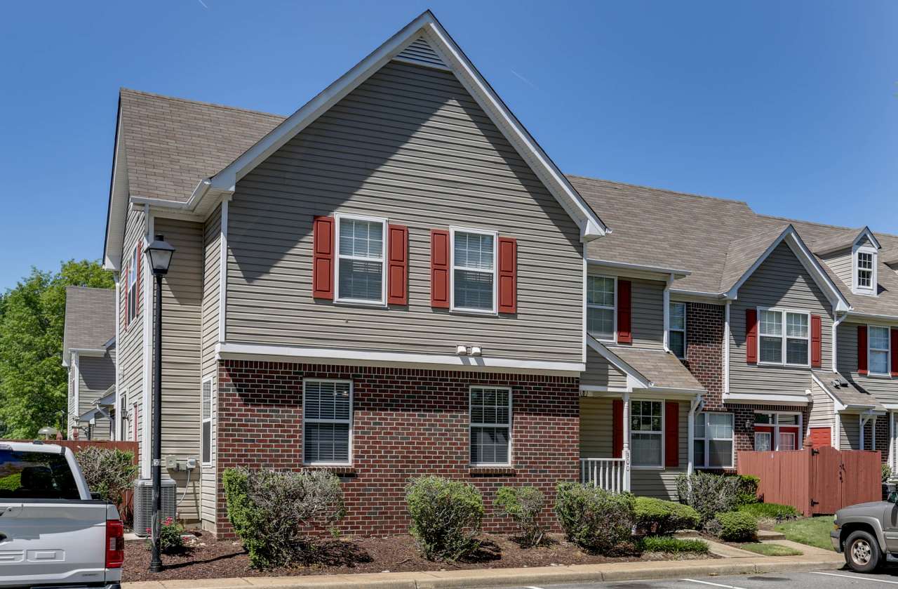 300 Primrose Lane - 1