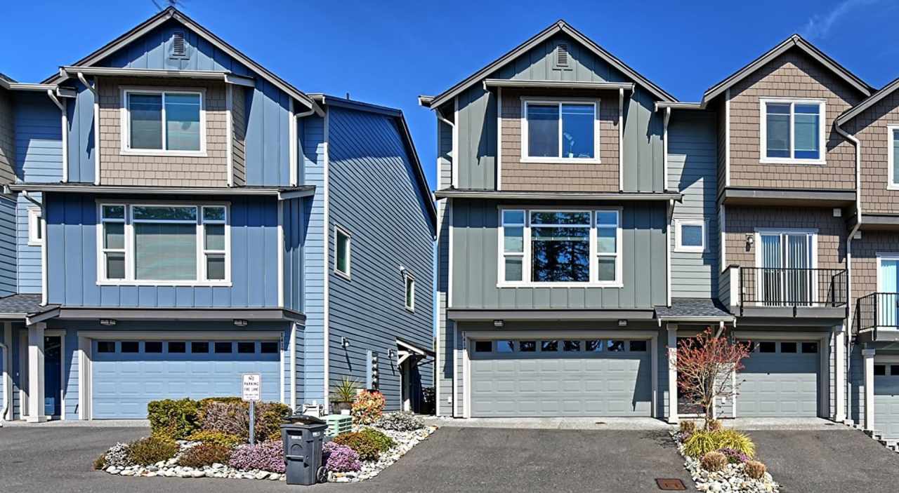 4 Bdrm End Unit - Move In Special!