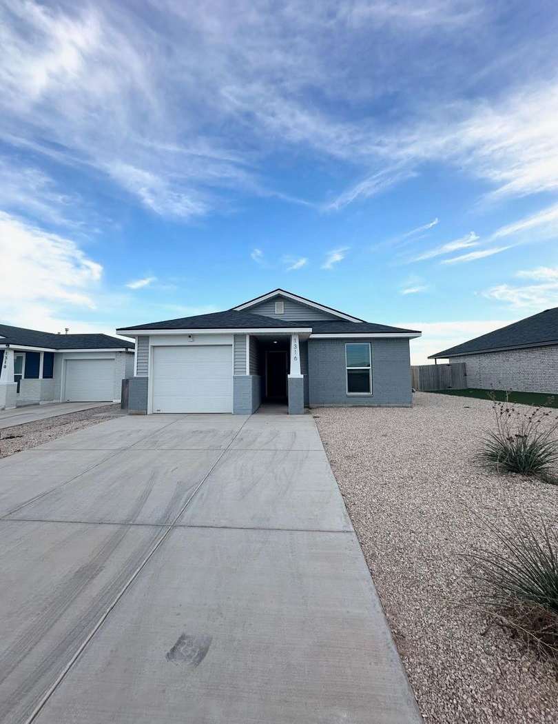 2 Bed 2 Bath House Furnished!