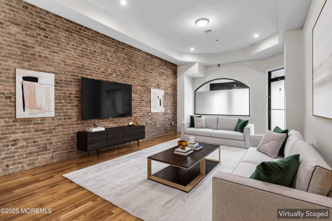 7 Broad Street unit: 2