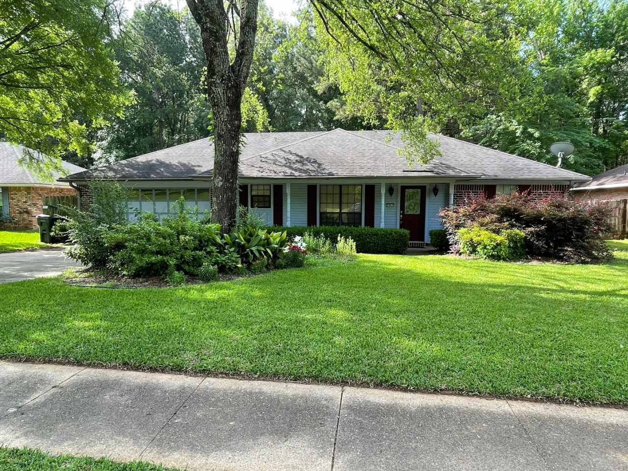 Large Brick Home In Desirable "Huntington Park"