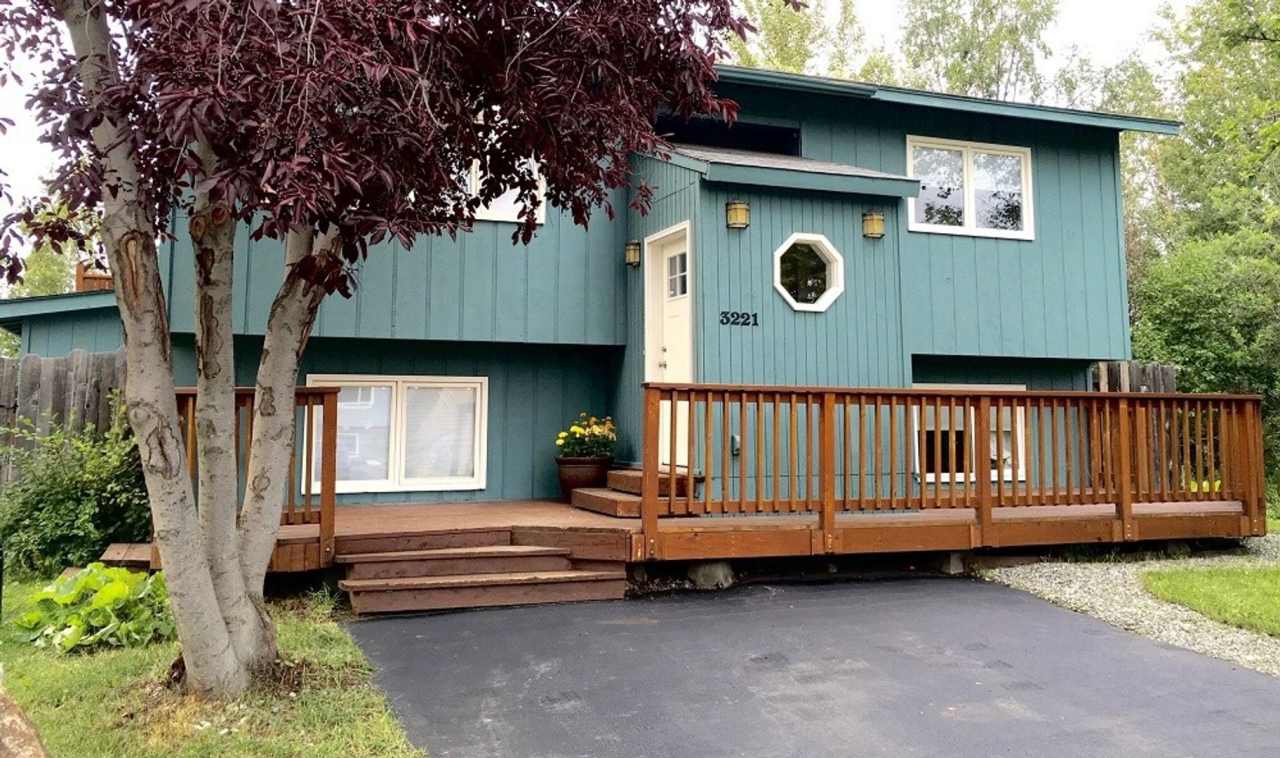 3 Bedroom Home in South Anchorage!