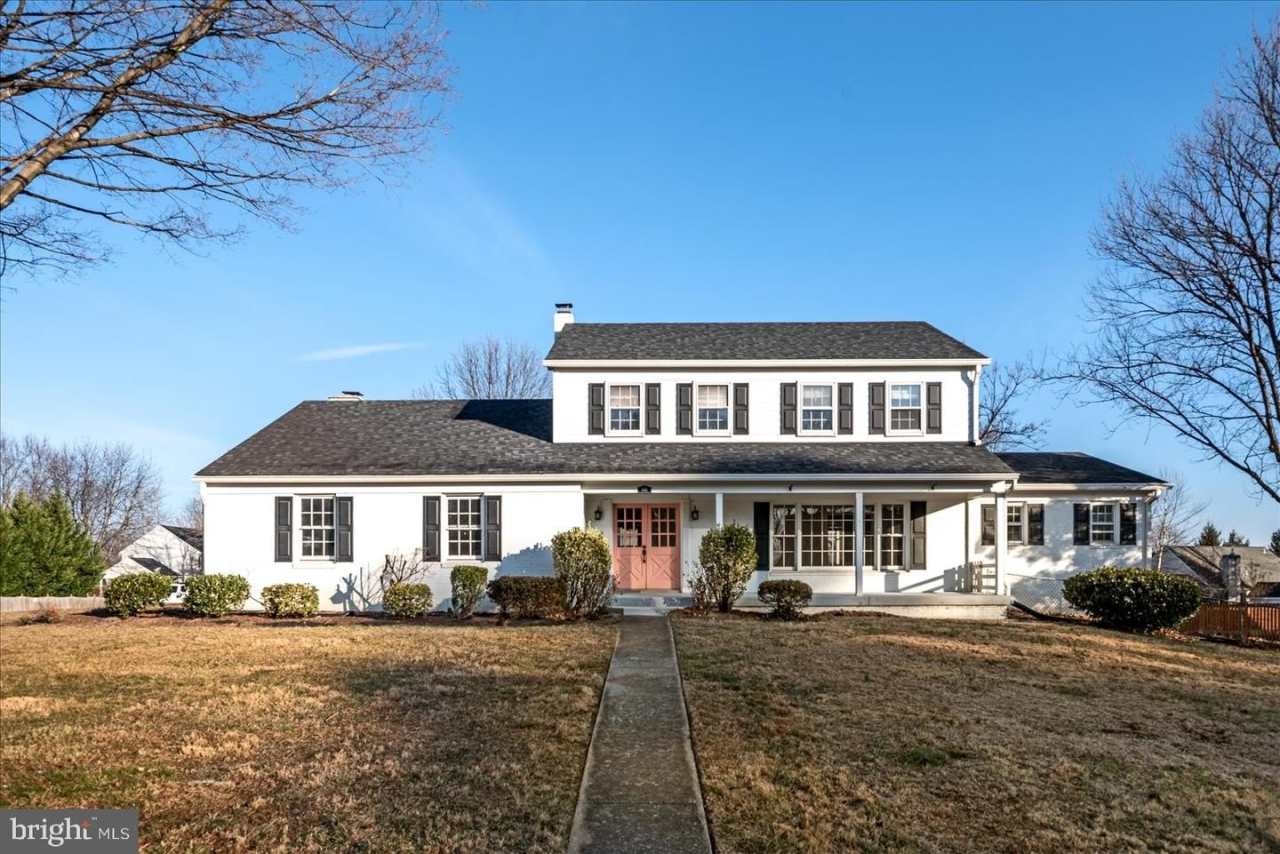 641 W COUNTRY CLUB DR