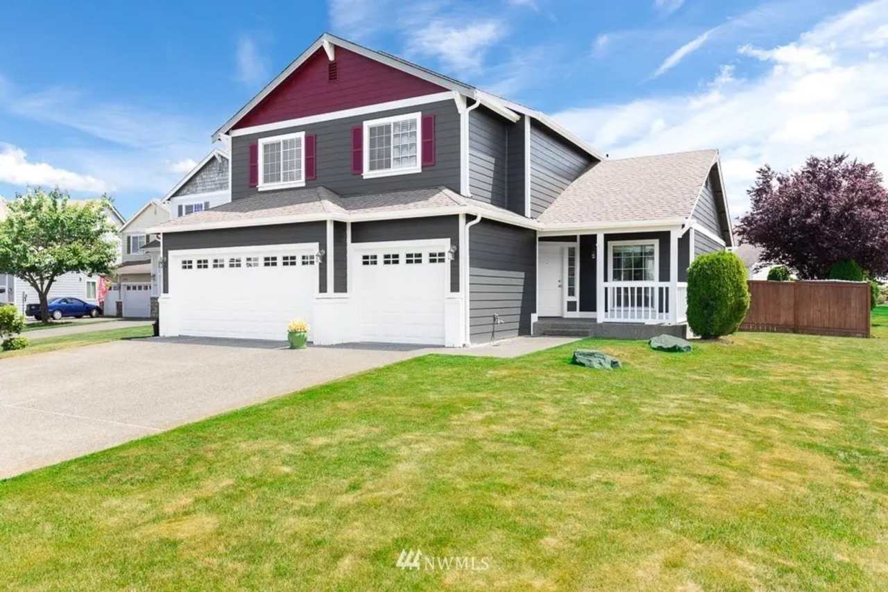 Move in ready home with 4 beds 2.5 bath and 3 car garage