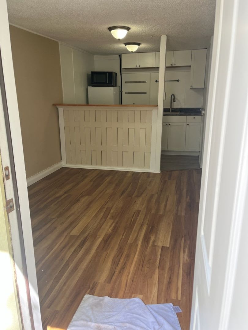 1 bed 1 bath near UF law school