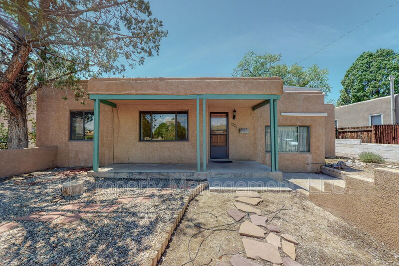 1321 Lobo Place NE